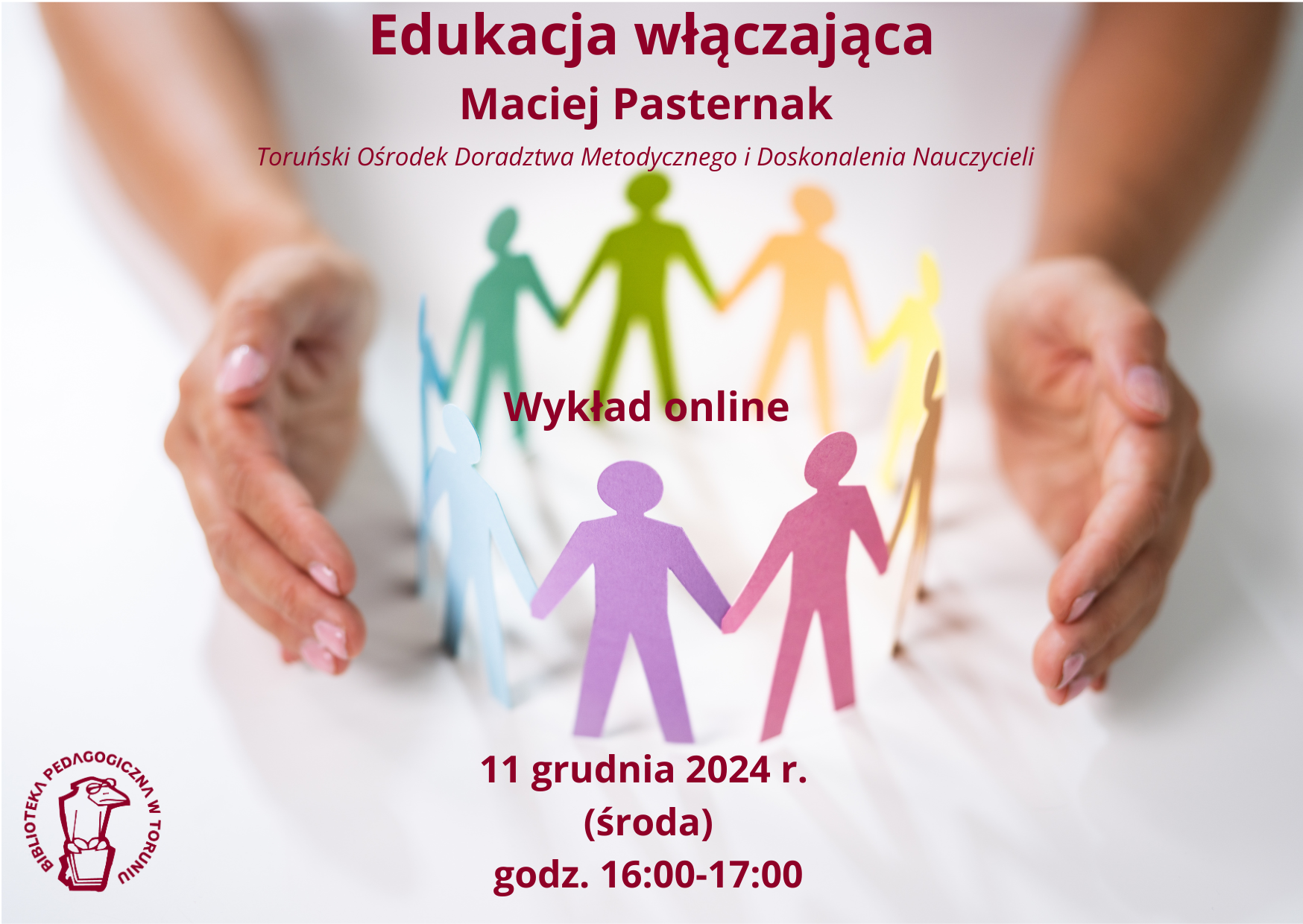 Plakat promujący wydarzenie organizowane przez Biblioteke Pedagogiczną w Toruniu. Informacje o wydarzeniu na tle grafiki: dwie dłonie obejmujące wyciete z papieru kolorowe ludziki trzymajace się w kręgu za ręce.